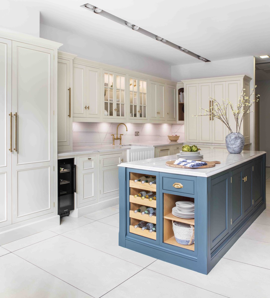 A touch of contrast is always welcome.  
Our newly refurbished Edinburgh showroom features all five of our bespoke kitchen styles, including timeless Original cabinetry and this striking Arbor island.  Get inspired and find your nearest showroom: bit.ly/2ZK17MV