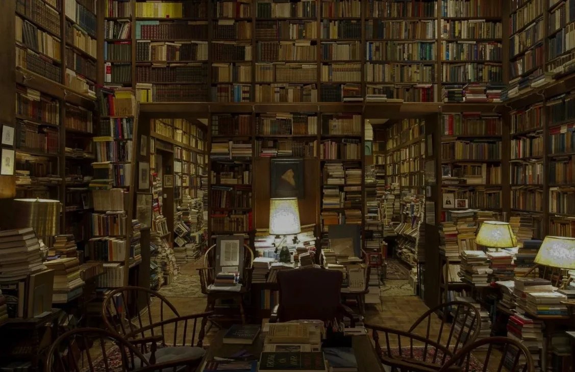 Old library. Библиотека фон. Красивая библиотека. Беспорядок в библиотеке. Старинная библиотека.