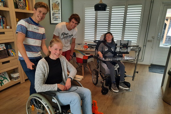 Als begeleider naast de rolstoel lopen dankzij opzetstuk – Onderzoekers #TUDelft #ErasmusMC bedenken technische oplossing
ow.ly/bXYH50Hf9Bv