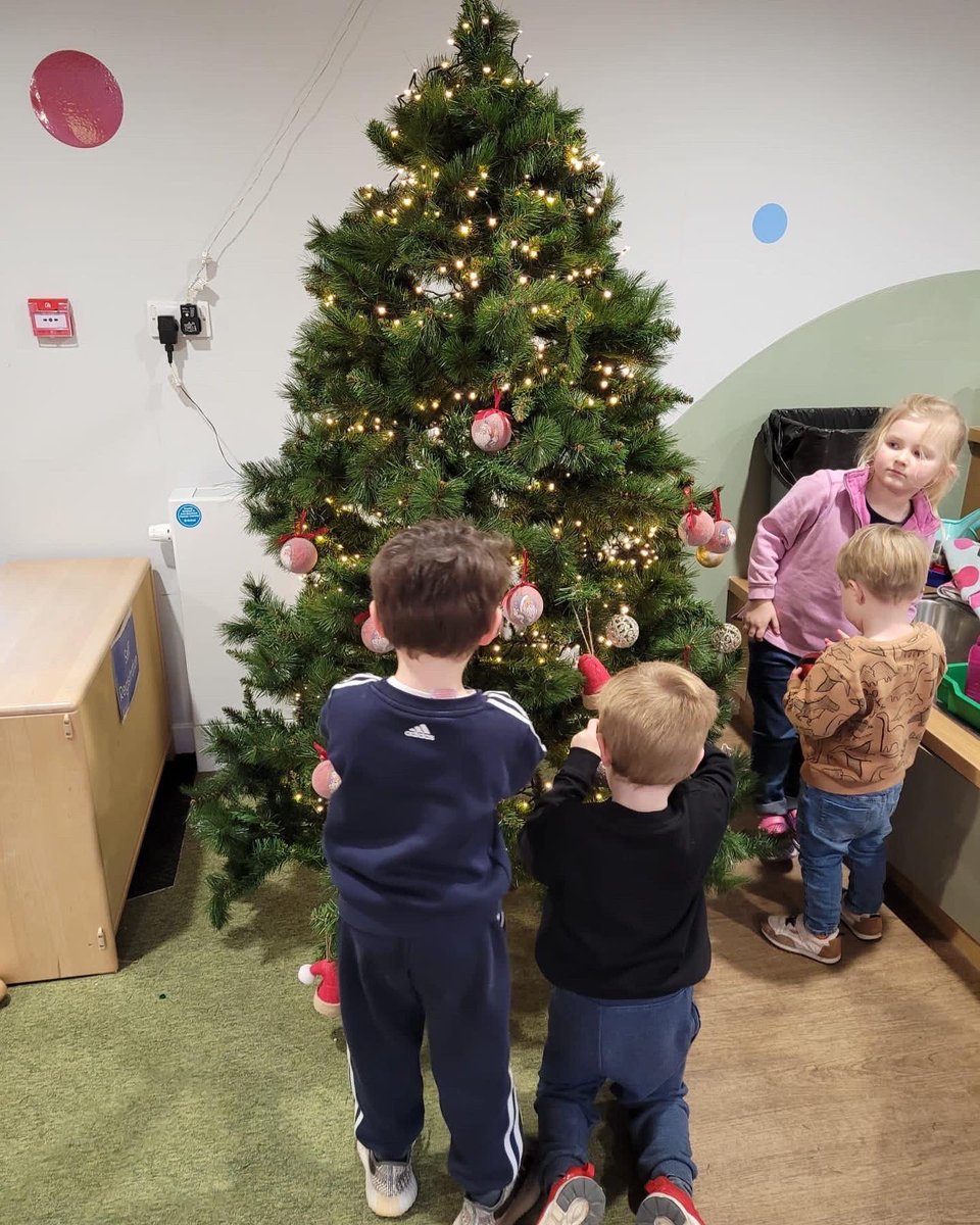 winterfoldhs's tweet photo. Decorating the Christmas Tree in Fun Club today. #WinterfoldFunClub #ChristmasAtWinterfold #TheWinterfoldWay https://t.co/mH7GQdDzK4