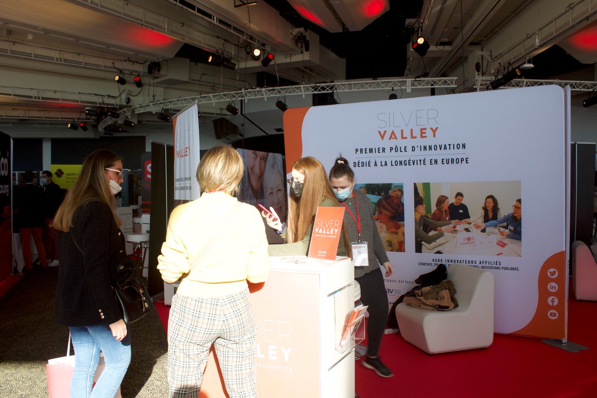 SilverEco_Fr's tweet photo. Retour sur le Festival #SilverEco : merci @SilverValley_ d’avoir été présents à cette édition et pour les sessions de #ConceptCrash, échanges intergénérationnels pour des innovations nécessaires à tous ! @NICOLAS_MENET #AurélieCéglia #MarionCanard @LaurenceLafont #innovation https://t.co/V1CTiSXgJP