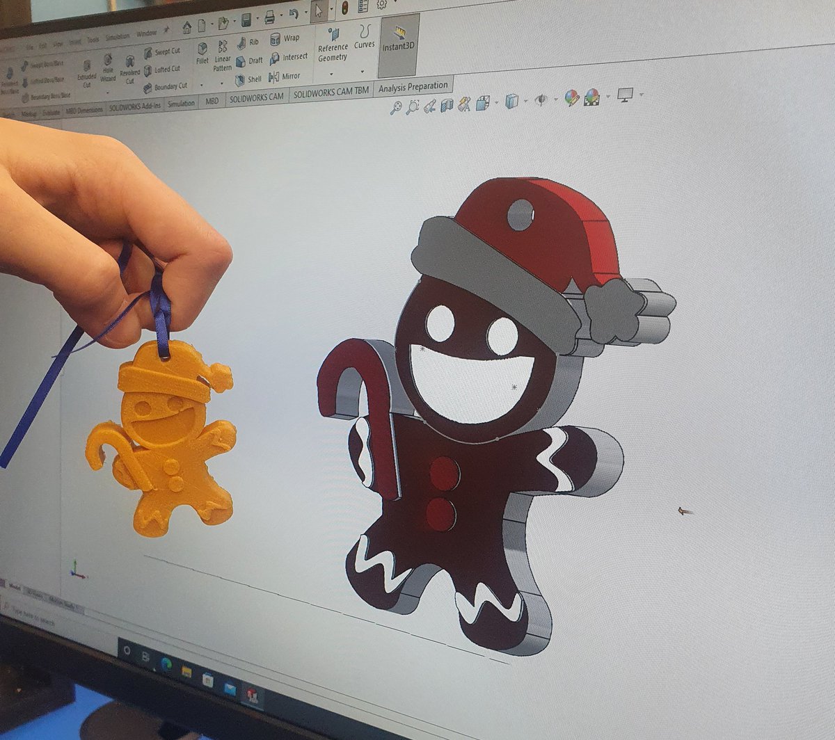 GraphicsDCG_CC's tweet photo. More Christmas decorations 3D modelled by 1st Yr students &amp; 3D printed, some beautiful work after such a short time in Graphics #lcetbschools #lcetb #edchatie #edutwitter @CastletroyC #solidworks #3dmodeling #3Dprinting https://t.co/lM4WHH4GVs