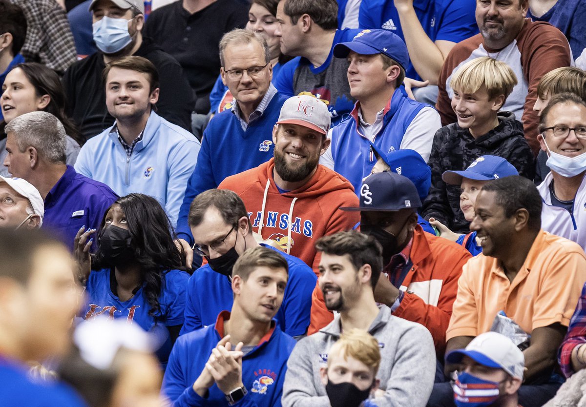 KUAthletics's tweet photo. Gordo 👉 big Jayhawks guy https://t.co/mDfDY7EPGN