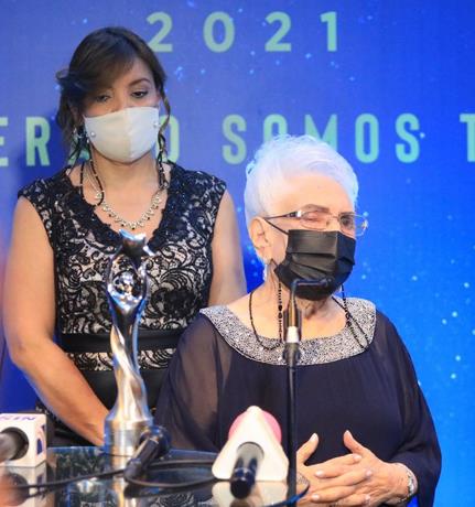 ListinDiario's tweet photo. #MásLeído2021 | Eso parte el alma: María Cristina Camilo creyó Acroarte le había otorgado el Gran Soberano
https://t.co/ZFEGNo0Hgl
#PremiosSoberano #MaríaCristinaCamilo #Hemeroteca #ResumenLD #Resumen2021 #RecuentoLD #ListínDiario https://t.co/cE8AK7CMIW