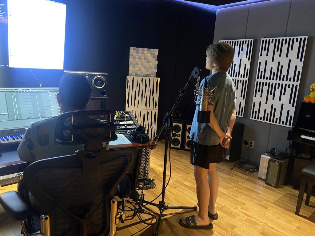 soonhoonthings's tweet image. “hoshi likes my music the most” - woozi