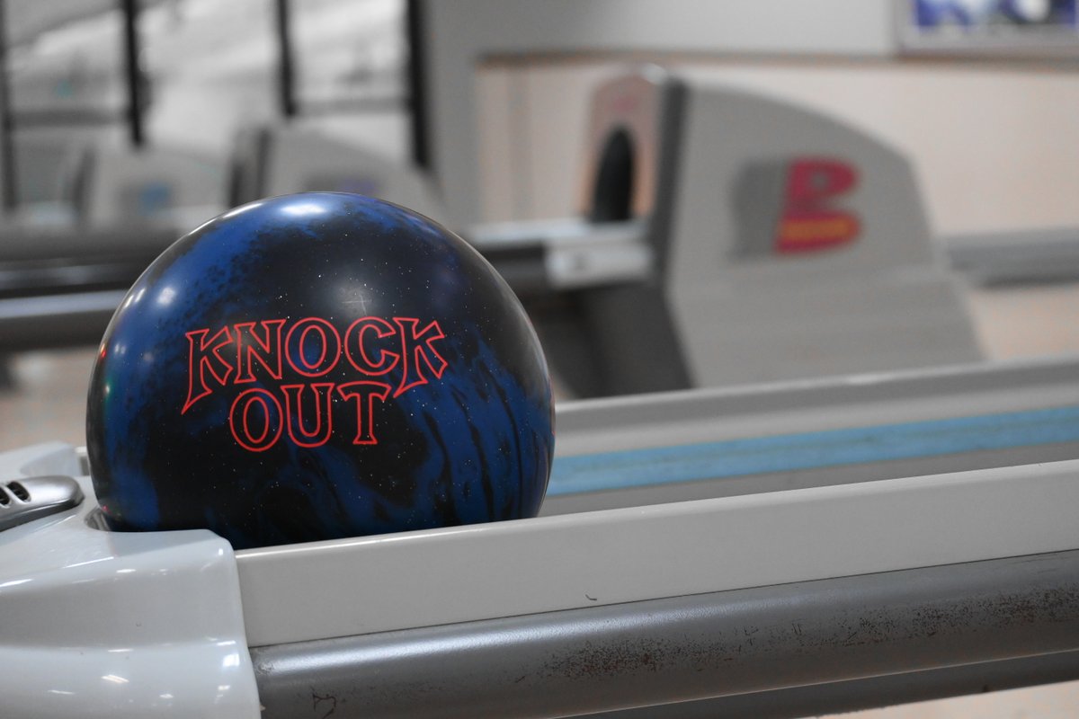 Brunswick's tweet photo. New Year, New Gear! We're going for the big hook Knock Out!
#BrunswickBowling #BrunswickKnockOut π₯ https://t.co/gXwp3DuRKE