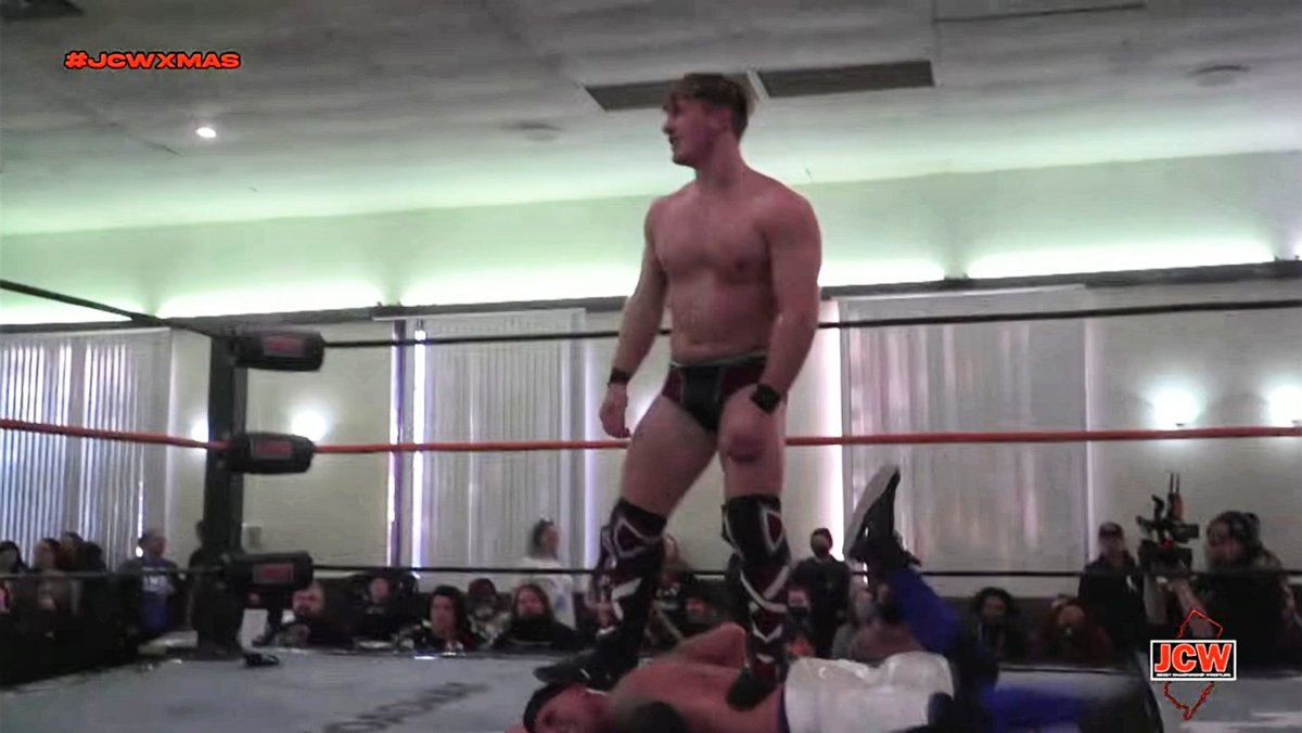 CharlotteKyoto's tweet photo. #BraydenLee vs #GrimReefer @ #JCWXmas https://t.co/wpdJvhJN9Y