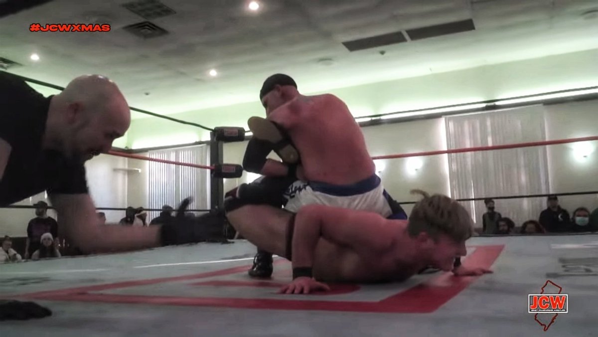 CharlotteKyoto's tweet photo. #BraydenLee vs #GrimReefer @ #JCWXmas https://t.co/wpdJvhJN9Y