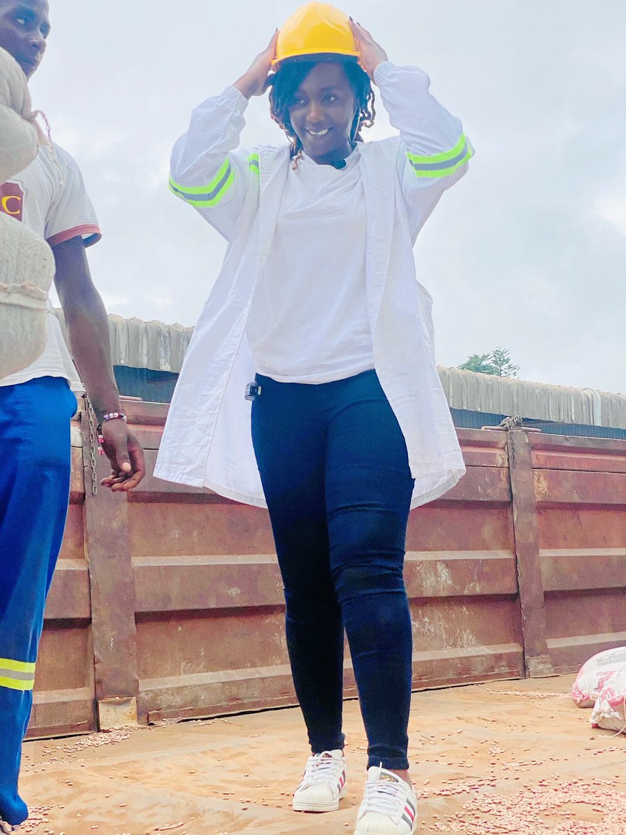 agribusiness110's tweet photo. Out and about today in Cleveland Msasa at Silo Food Industries Manufacturing Depot . Sorghum, finger millet , maize , sugar beans to all sourced from our local farmers and value added into food stuffs for both local and export markets . https://t.co/GOMTsUjRj4