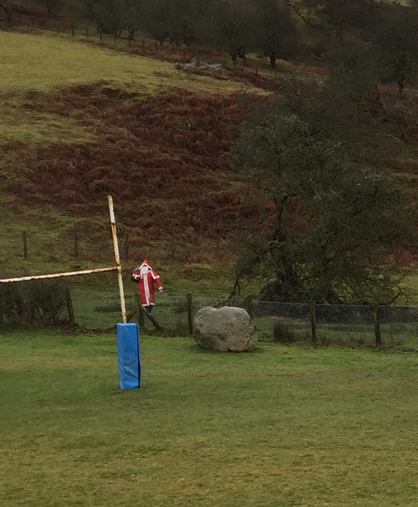 ffriddyllyn's tweet image. Pwy sy'n dwad dros y bryn? 🎅🏼