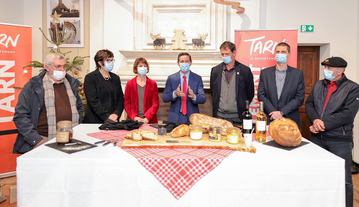 ramond_christ's tweet photo. Le #FoieGras ne sera pas victime de la démagogie des maires écologistes.
Aujourd’hui conférence de presse en soutien aux producteurs de foie gras en présence d’Eric Dumas, président du #CIFOG et de producteurs tarnais.
Je mets à l’honneur ce symbole de la #gastronomie française! https://t.co/P2aSuPb3pq