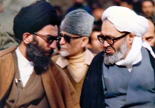 yarazavi's tweet photo. امروز سالگرد درگذشت مرحوم #منتظری است.

در مطالعه زندگی و زمانه او 4 رویداد به چشم میخورد:
کسی نقدش نمیکرد, در مقابل انتصابش به سمت بزرگ جانشینی #رهبری امتناع نداشت, ساده لوح بود و اطرافیان فاسدی هم داشت.

مراقب #تکرار_منتظری باشیم... https://t.co/Y9ReAozdId