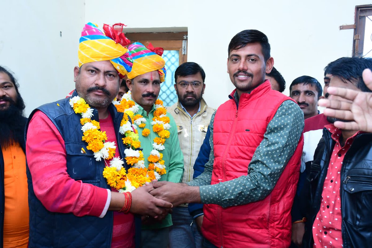 "खुल जाएंगे सभी रास्ते तू रुकावटों से लड़ तो सही, सब होगा हासिल तू अपने जिद्द पे अड़ तो सही।।"

#जन_घोषणा_पत्र_के_वादे_निभाये_सरकार 
#पूर्व_कंप्यूटर_अनुदेशकों_की_सेवाबहाली_करो
<a href="/ashokgehlot51/">Ashok Gehlot</a>
<a href="/DrBDKallaINC/">Dr. Bulaki Das Kalla</a>
@DRathore_INC
<a href="/DrArchanaINC/">Dr. Archana Sharma</a>
<a href="/kana_ias/">Kana Ram</a>
<a href="/8PMnoCM/">राजस्थानी ट्वीट</a>
<a href="/pantlp/">LP Pant</a>
<a href="/vijaysharmahnd/">Vijay kumar sharma</a>