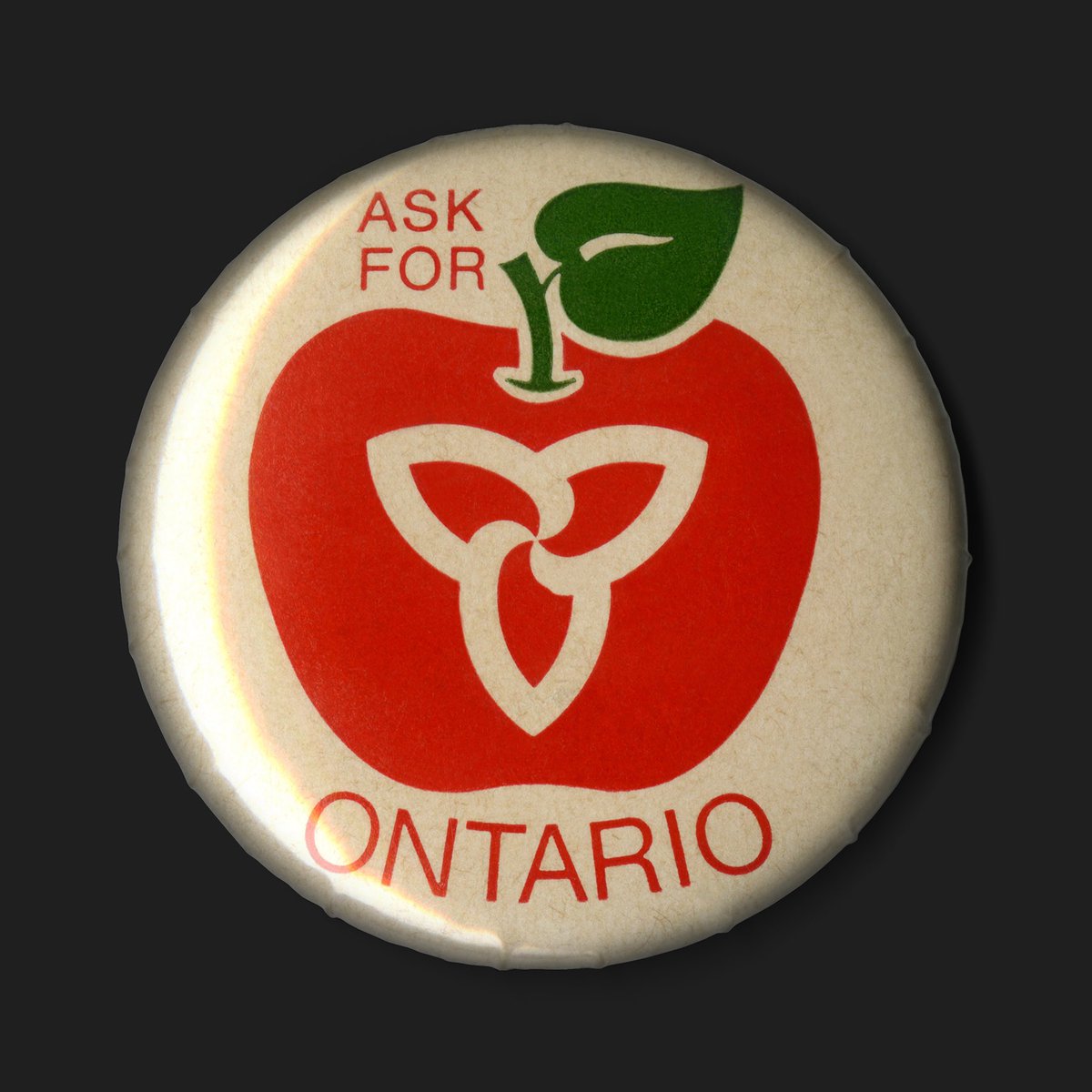 CM NEW addition
—
Ask For Ontario Apples Pinback Badge
—
CM319
Artefact Type: Button Badge
Year: 1978
Designer: Uncredited
—
Full Write-up & 1 Image:
canadamodern.org/ask-for-ontari…
—
#canadamodern #OntarioApples #GovernmentofOntario #GlennFretz #canadiandesign #internationalstye