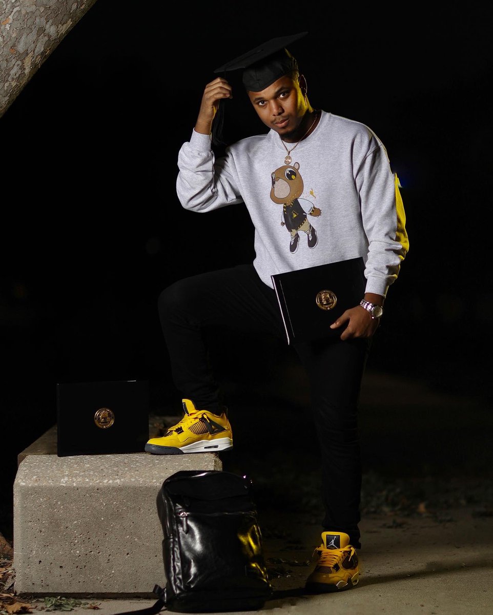 629Charles's tweet photo. Done with the B.S. (and the B.A.) 🎓
.
#AphiliatedAlphas #AphiliatedApparel https://t.co/pJMvWAlmYR