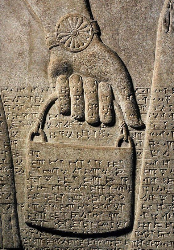 KRsynth's tweet photo. Sumerians with that Rolex and Gucci handbag https://t.co/1kIQv2bxeu