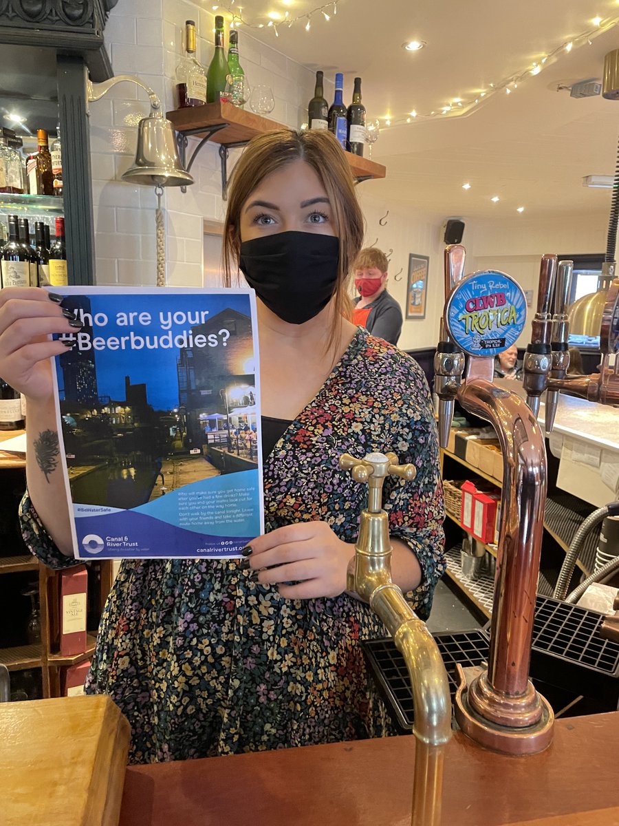 EasternVLKs's tweet photo. We fully support this campaign by @RLSSUK to remind everyone to be careful walking next to water esp. the K&amp;A canal in Newbury and along the eastern Kennet &amp; Avon in the dark. We have sadly lost people in this way in the last few years. The pubs have our posters! https://t.co/OJJBDdbbJp