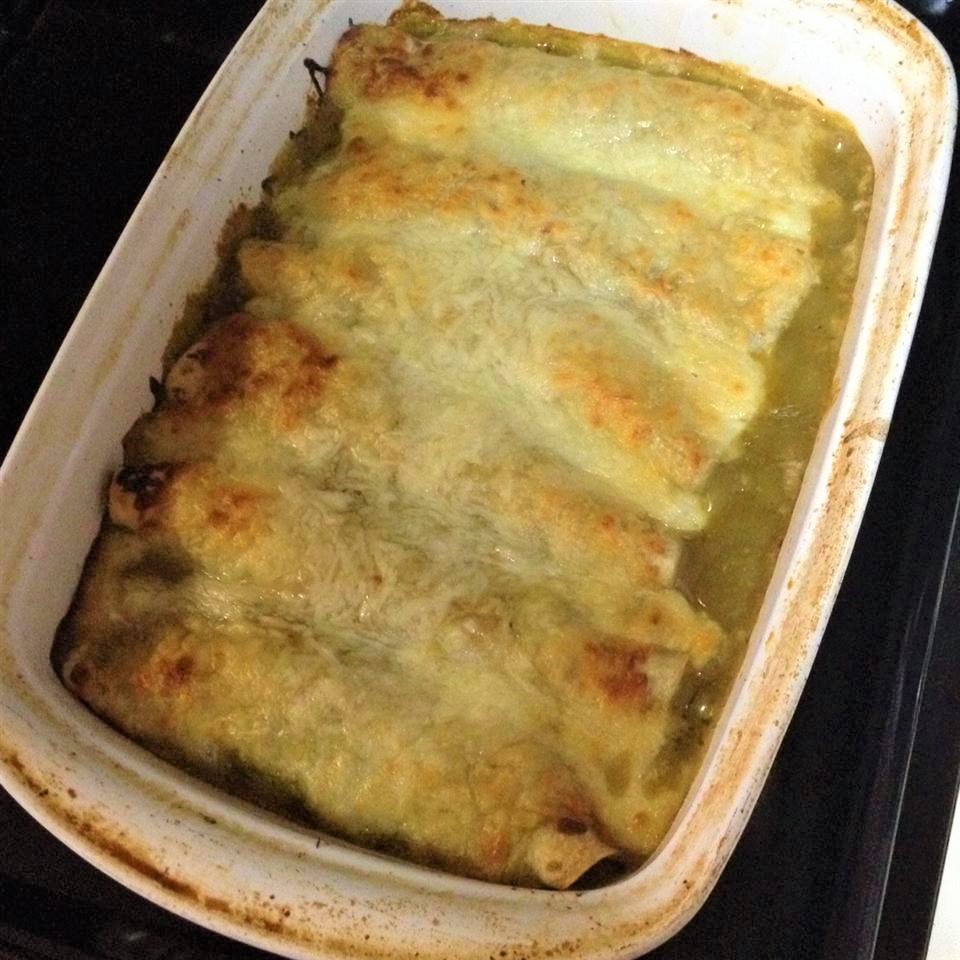 Lisa7SellsHomes's tweet photo. Add some sweet flavor to your spicy green sauce with these sweet pork enchiladas. #yummy #foodie  https://t.co/D8XIVBZuw1 https://t.co/KFczeEynnj