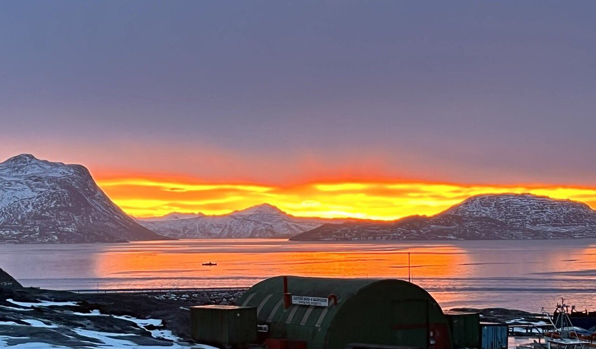 AlfredRPico's tweet photo. 🤦🏻#Nuuk capital de #Groenlàndia avui. Temperatura màxima 13°C com un dia de ple estiu. 
Per comparar, a #Barcelona observatori Pl.Kennedy, ahir 12.5° i avui 14.6° C de màxima
Foto de Nuuk de @KimGodtfredsen també d’avui. https://t.co/8BtbaP8VgE