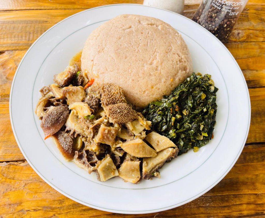 VisokaKitchen's tweet photo. Incase you missed it earlier, we still serving Mogodu till late. 😋why not still come through and grab a plate. Look for us by the #palletfence in #Minestone #Francistown. Call us on +267 74228940 #MogoduMondays #KwagaMavis https://t.co/Cnqm95ufPE
