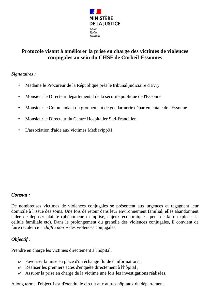 Procureur Evry (@procureurevry) on Twitter photo 1/3 #ViolencesConjugales
🚑 Détection des victimes à l’hôpital
🖋 Signature ce jour avec <a href="/CHSF91/">CHSF</a>, <a href="/PoliceNat91/">Police Nationale 91</a>, <a href="/Gendarmerie_091/">Gendarmerie de l'Essonne</a> et <a href="/mediavipp/">Mediavipp91</a> d’un protocole visant au signalement des victimes de violences au sein du couple qui se présentent aux Urgences. 1/3 #ViolencesConjugales
🚑 Détection des victimes à l’hôpital
🖋 Signature ce jour avec <a href="/CHSF91/">CHSF</a>, <a href="/PoliceNat91/">Police Nationale 91</a>, <a href="/Gendarmerie_091/">Gendarmerie de l'Essonne</a> et <a href="/mediavipp/">Mediavipp91</a> d’un protocole visant au signalement des victimes de violences au sein du couple qui se présentent aux Urgences.