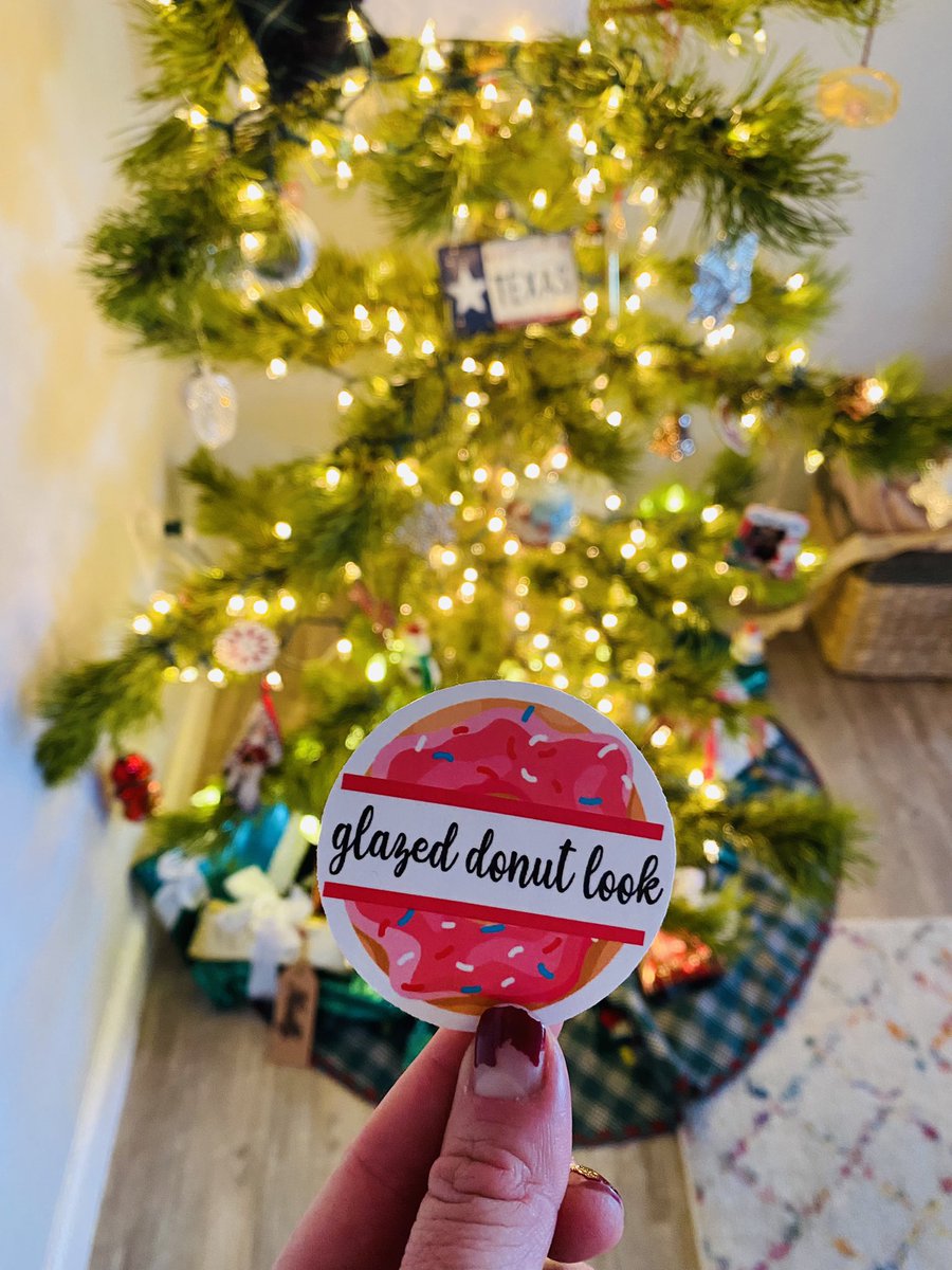 MP_mp_1416's tweet photo. Wait…is this the best stocking stuffer ever? Or am I biased? @jsimsfit @onepeloton (please excuse my nail polish) https://t.co/ASNPJNzovN
