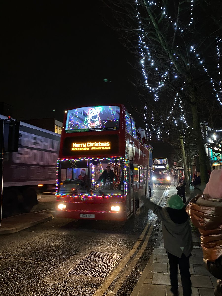 rachelcolls's tweet photo. Santaโs bus made it to Gateshead! Wishing every bus journey could be filled with such joy and sparkle. I waved frantically #notevendrunk ๐๐๐ https://t.co/zgSbqfRgCr