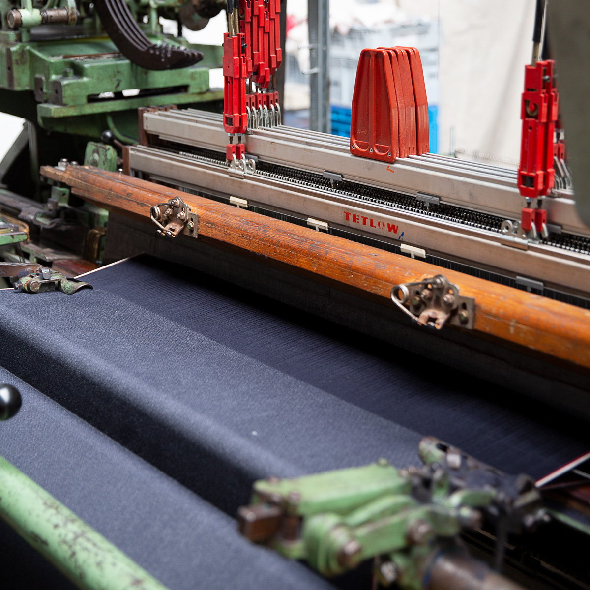 DaoDavy's tweet photo. 500m c'est la quantité de tissus qu'est capable de tisser un métier à navette traditionnel. Vos jeans fabriqués autrement, c'est relocaliser en #France des savoir-faire particuliers.
#daodavy #selvedge #jeans #modeethique #moderesponsable #shuttleloom #vintage https://t.co/ys12W0cxa2