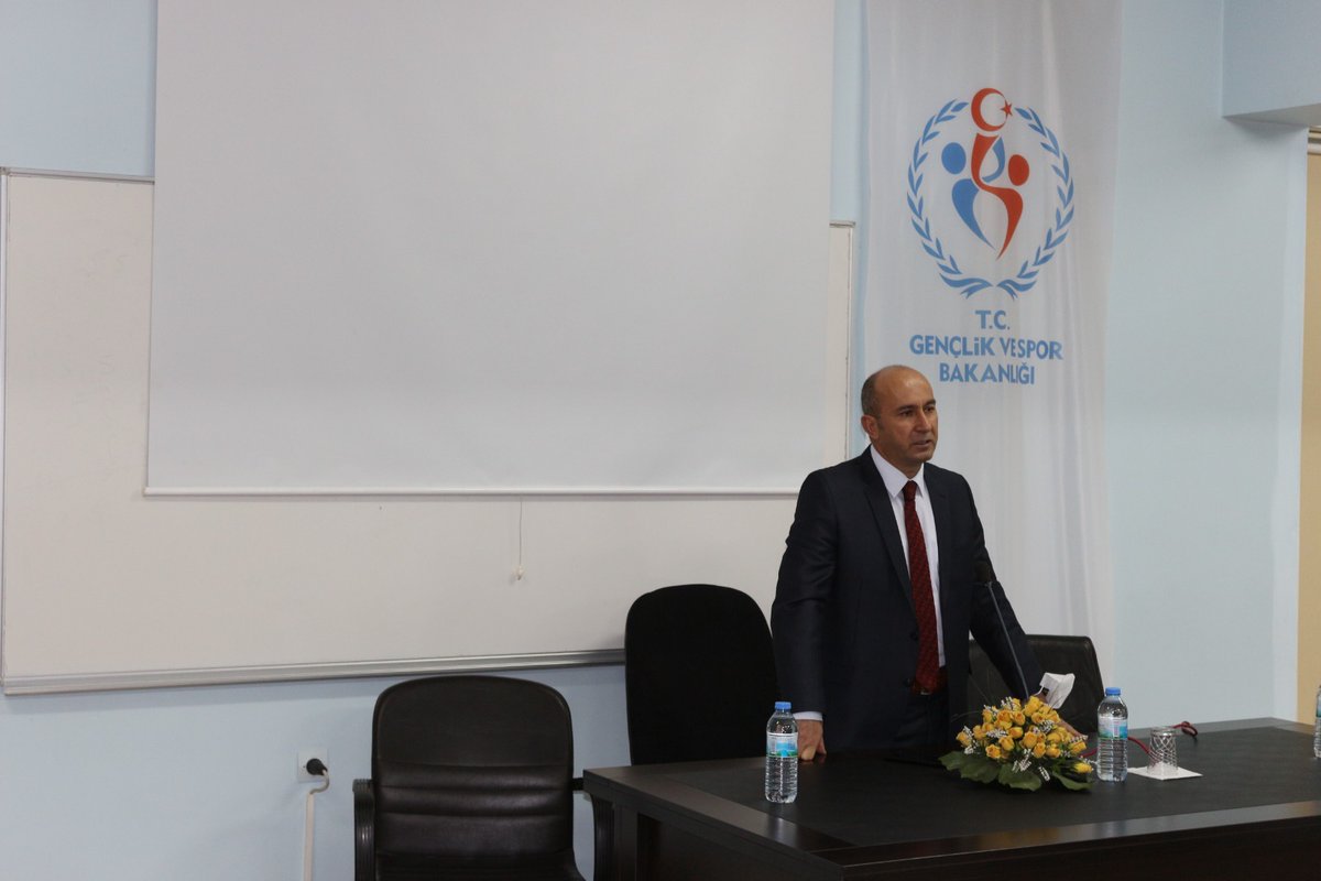 AmasyaKYGM's tweet photo. Yeşilırmak Yurdunda düzenlenen Öğrenci İletişim toplantısının bu akşam ki Misafir Konuşmacısı İl Müdürümüz Kadir Kılıç oldu... https://t.co/yeWADInX9a