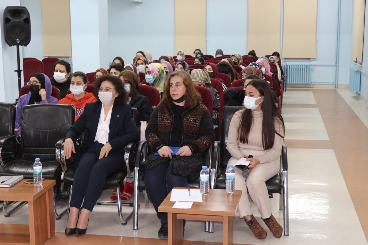 AmasyaKYGM's tweet photo. Yeşilırmak Yurdunda düzenlenen Öğrenci İletişim toplantısının bu akşam ki Misafir Konuşmacısı İl Müdürümüz Kadir Kılıç oldu... https://t.co/yeWADInX9a