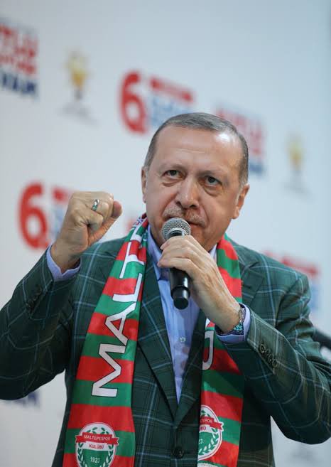 Cumhurbaşkanımız 650 ₺ olan bursun 850 ₺ olacağı müjdesini verdi.

Öğrenci kardeşlerimize hayırlı olsun.

İyi ki varsın Reis !