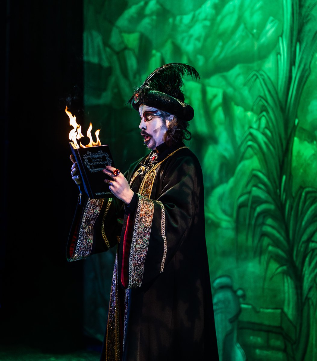 carriageworks_'s tweet photo. The evil sorcerer Abanzar @Alexander_LE3 😈 has put a spell on our social media channels. The only way to break the curse, is to #AskAbanzar a question this tues,   @PHApantos @BreezeLeeds @Child_Leeds @leedsinspired #takeover
message us on our Insta page @CarriageworksTheatre https://t.co/BBLPgAg5cc