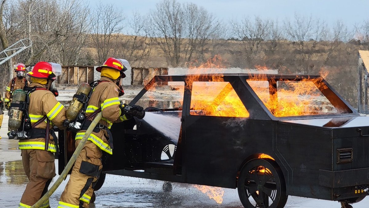 OmahaFireDept's tweet photo. Our recruits are inching closer and closer to their graduation next month! They continued to work on their knowledge, skills, and abilities while learning about fire suppression and attack last week.
#JoinOFD #Training #OFDFireAcademy https://t.co/iSyCre02Np