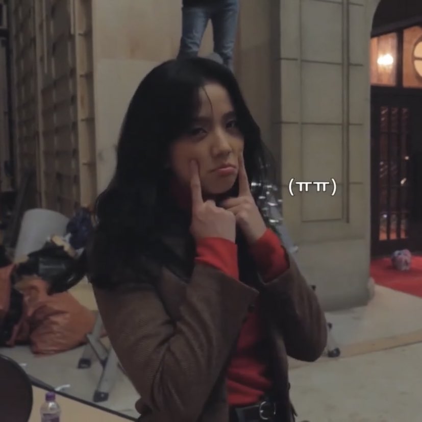 theheadblink's tweet photo. Hagamos tendencia y mostremos nuestro amor y apoyo a Jisoo. Hagamosle saber que estamos con ella apoyándola en todo momento

#WeLoveYouKimJisoo @BLACKPINK https://t.co/p0uX7XCTVE