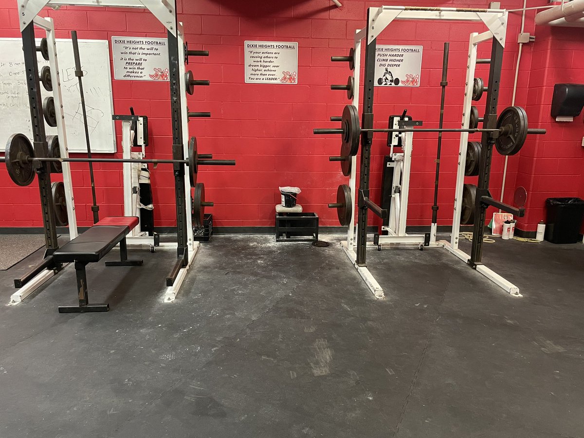 ozzyosborne25's tweet photo. Little push action with some big girl weights today. Up 10 more lbs on squats for 5x240. Up 10lbs down on my bench for 5x145. #makethosegains #strongisthegoal #discipline #pitterpatter https://t.co/kSmGLG6szC