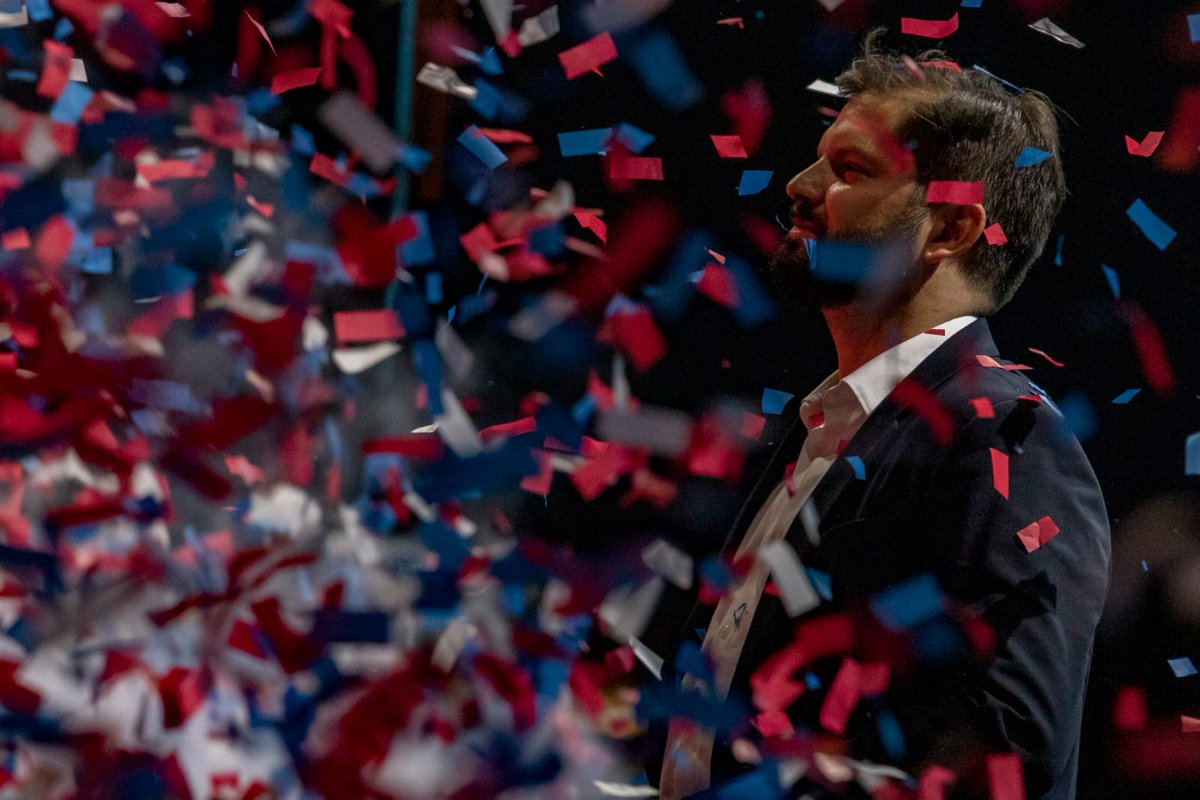la_convergencia's tweet photo. Gracias a todas, todos y todes por confiar en este proyecto colectivo. Hicieron posible que la esperanza y el amor triunfaran. ❤️

¡Gabriel Boric Presidente de Chile 2022-2026! 🌱 ✊ https://t.co/cF8R9X8zua