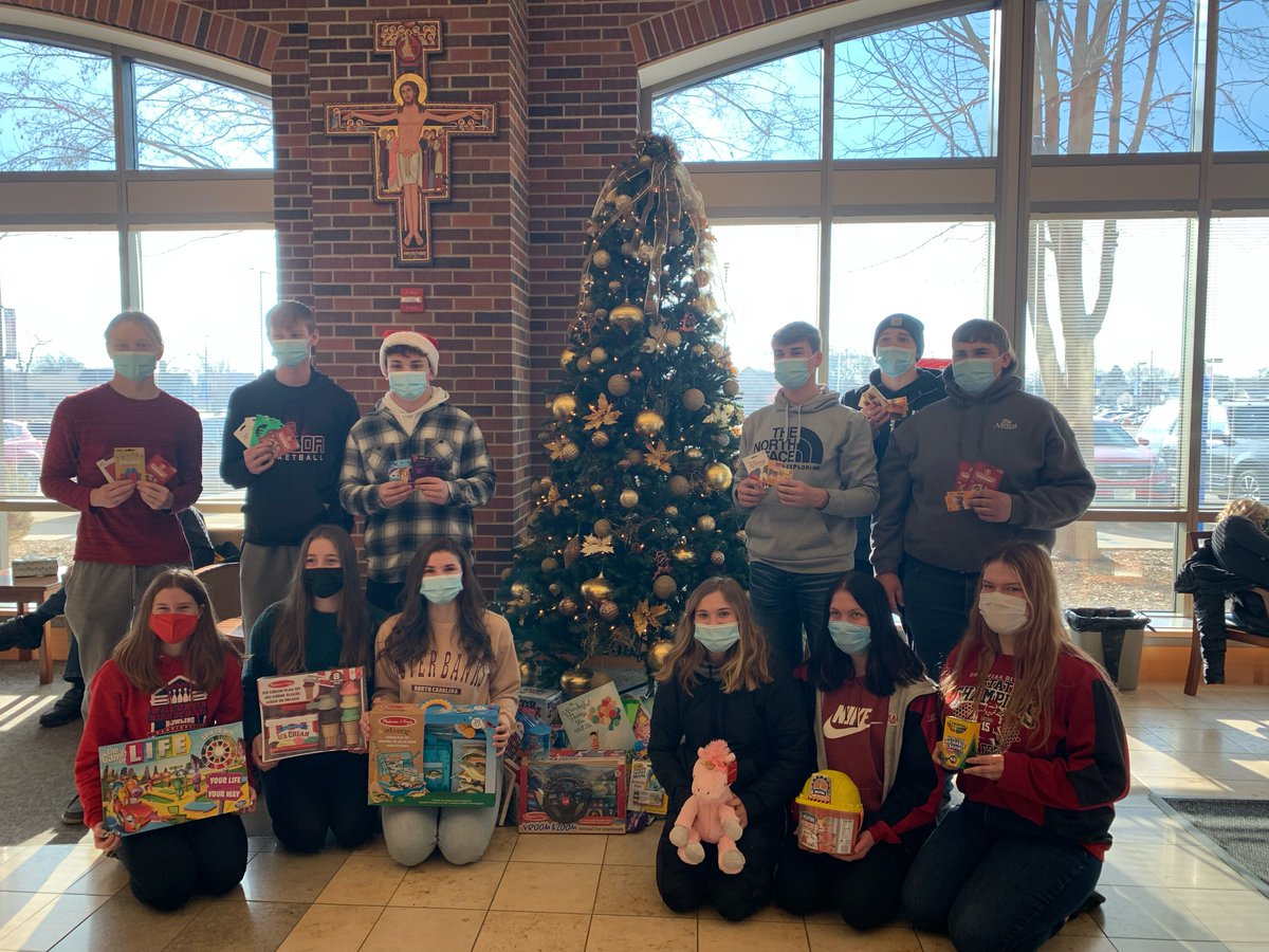 WXOW's tweet photo. Local High School students are giving presents to pediatric patients at Mayo. Tune in to News 19 at 5 and 6 PM for more details. https://t.co/fOQAYW5dRO