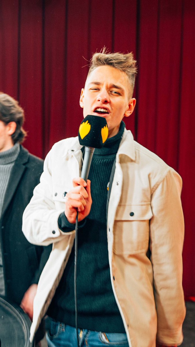 voltagedj1's tweet photo. Ik mag al 3 dagen mee radio maken met @SVandenhende &amp; @esthernwanu op @DeWarmsteWeek en ik ben er zo dankbaar voor ❤️‍🔥 https://t.co/ZAHr4SDopz