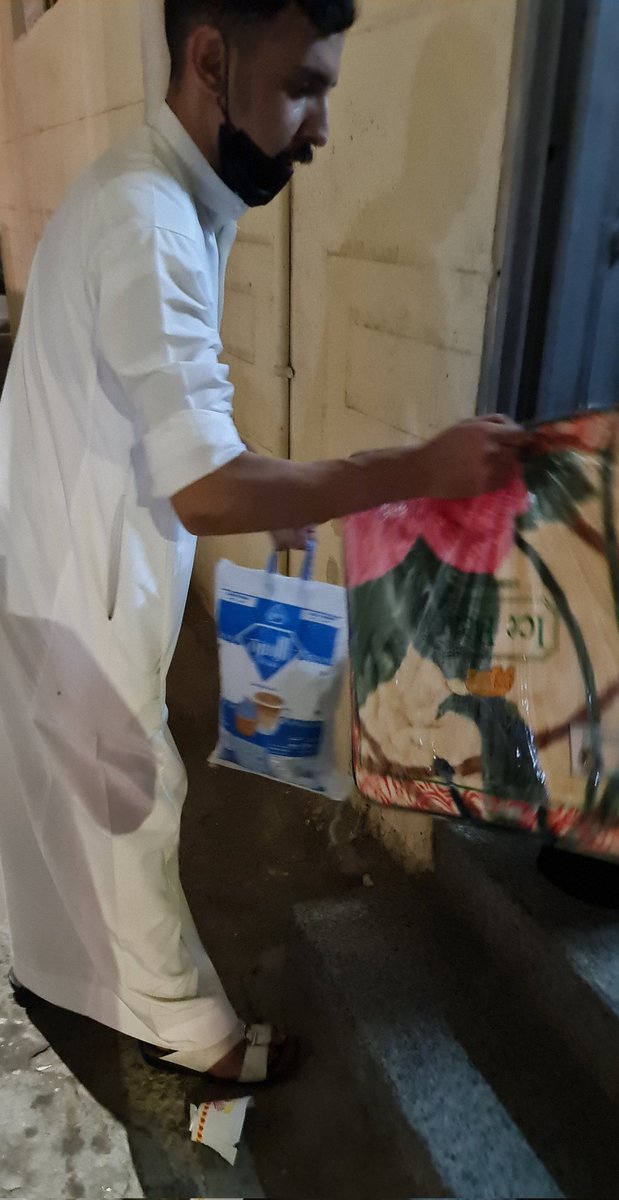 rahimaclub's tweet photo. كان أجمل ما في المبادرة هو إدخال الفرحة في قلوب أفراد تلك الأسر المحتاجة، مما أدخل الفرحة في قلوب المتطوعين.

كم دعاء صادق سمعناه من أفواه رجل كبير وأرملة مسنة!
كم ابتسامة عفوية شاهدناها على وجوه الأطفال والكبار!

صدقًا أن العمل التطوعي يُدخل البهجة والسعادة على الجميع 💙 https://t.co/Mmtg5G9p8e