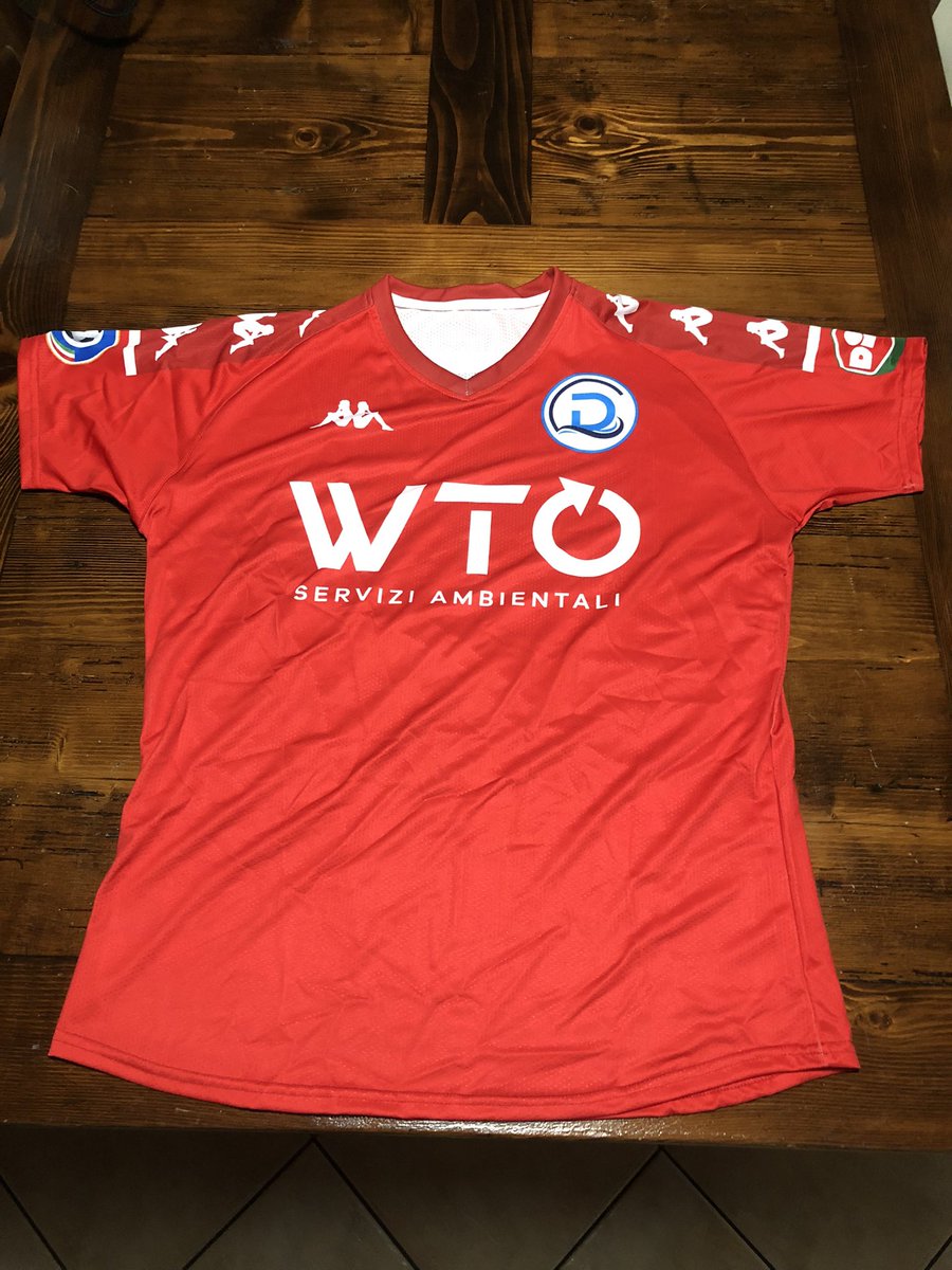 PRC_Ricky's tweet photo. Finalmente è arrivata la maglia del Desenzano ringrazio i capitani dei @I_PORCONI e dei @MIZAR_eSports per avermi dato l’opportunità di giocare in @LNDEsport1 anno scorso e quest’anno ♥️🧤🦍.
@RTAllProClub @ILOVEPROCLUB1 @OffSideOfficiaI @RT_PROCLUB @itaEsportsRT @RTproclub https://t.co/GpteQgZ41M
