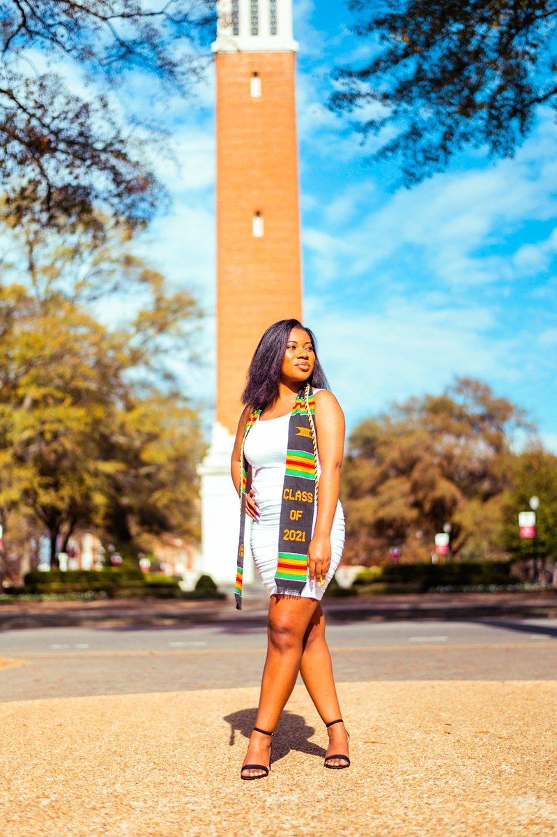 tomia_teague's tweet photo. i mean we knew i was gonna post about this again.. right? #degreed 🎓 https://t.co/r9YGCYWiXF