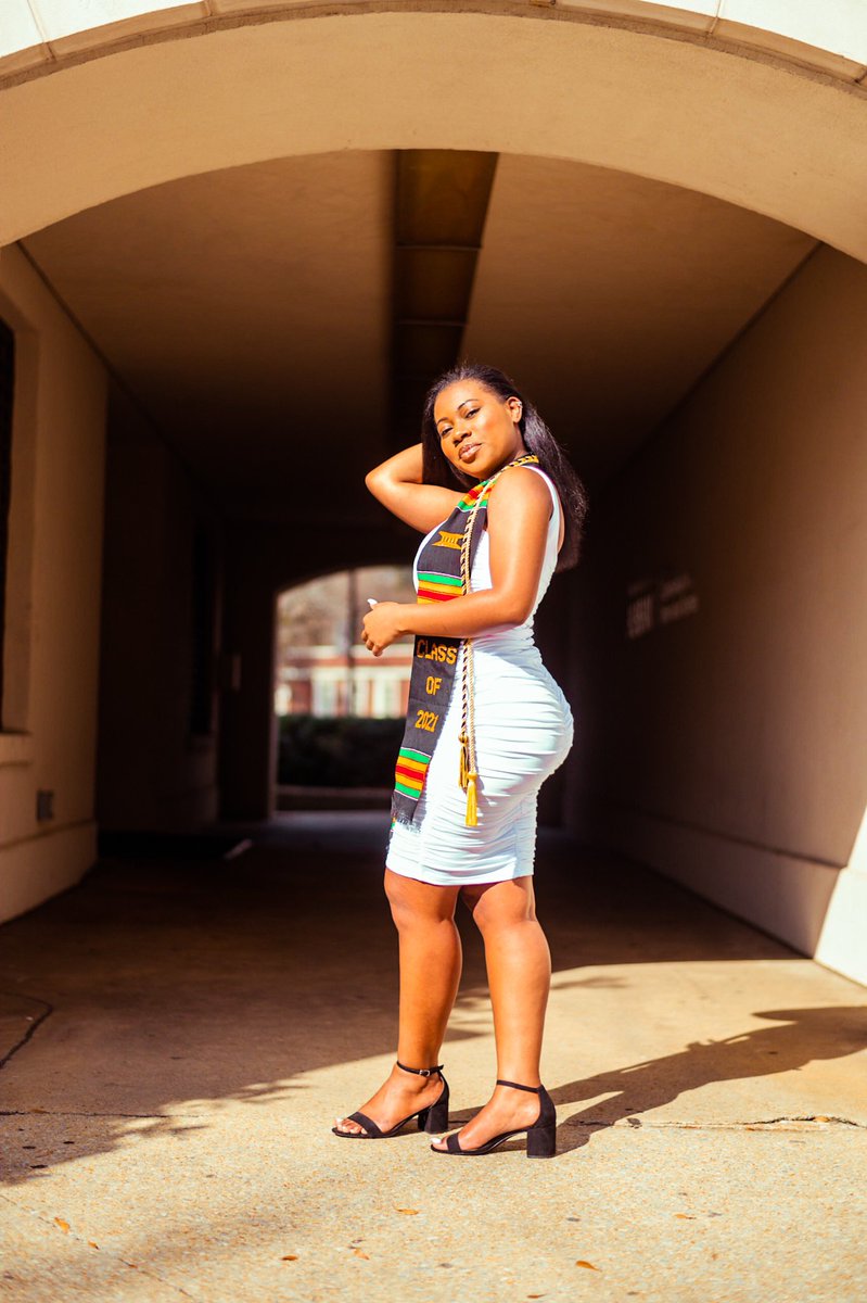 tomia_teague's tweet photo. i mean we knew i was gonna post about this again.. right? #degreed 🎓 https://t.co/r9YGCYWiXF