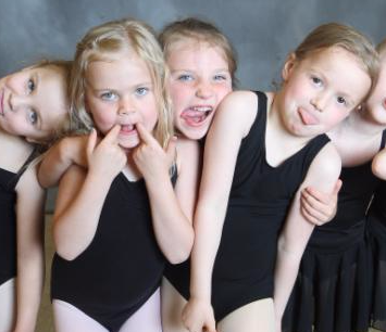 BallareTeatro's tweet photo. Fill their stockings with Dance this year! Winter Session begins January 3, 2022. https://t.co/8HPRxTARr4 https://t.co/RGE3ZE1Vop