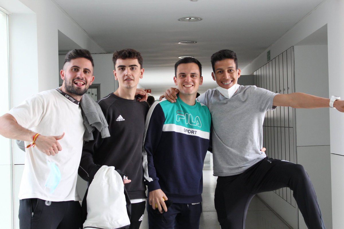 MohaGL98's tweet photo. Muchas gracias a todos los compañeros desde el primer día hasta el último. Y agradecido por conocer a los nuevos de este cuarto año.
SOIS ESPECTACULARES ❤❤
#didEFAreto7 https://t.co/QRWsfBQPHl
