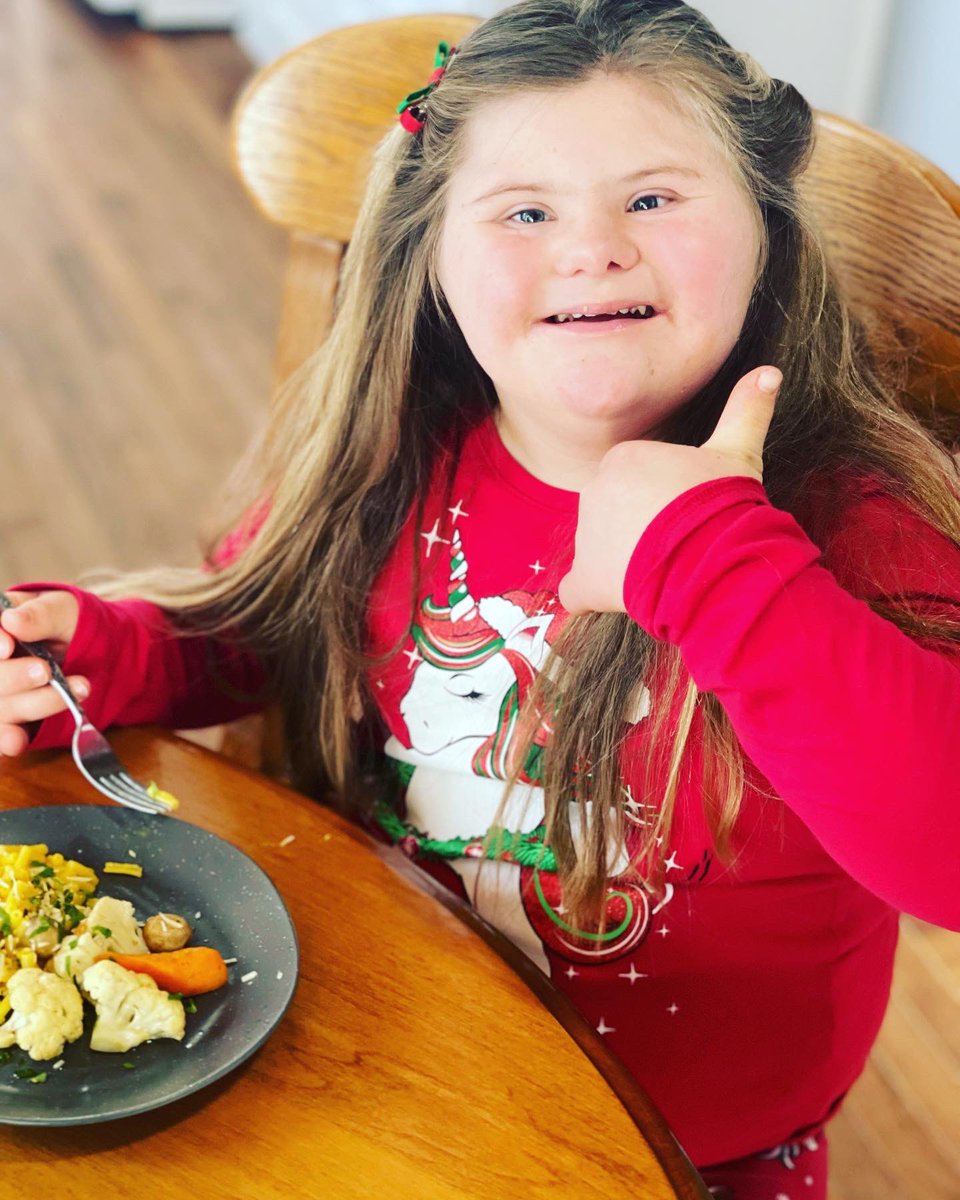 DuffPlate's tweet photo. Making @kraftmacncheese look delicious and taste even better by adding roasted veggies and some Parmesan cheese and parsley #homecook #daughterapproved #kidapproved #downsyndrome https://t.co/9FhkBCgZtQ