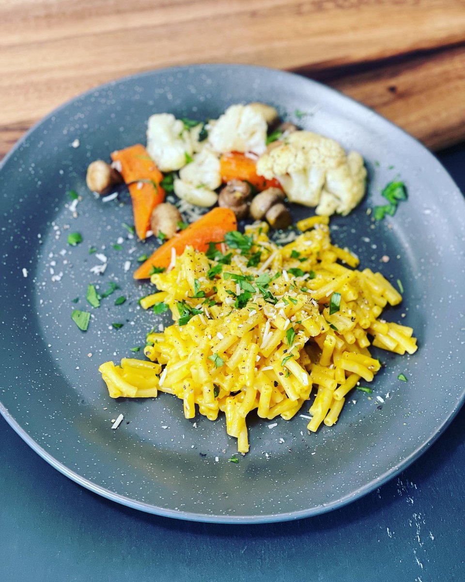 DuffPlate's tweet photo. Making @kraftmacncheese look delicious and taste even better by adding roasted veggies and some Parmesan cheese and parsley #homecook #daughterapproved #kidapproved #downsyndrome https://t.co/9FhkBCgZtQ