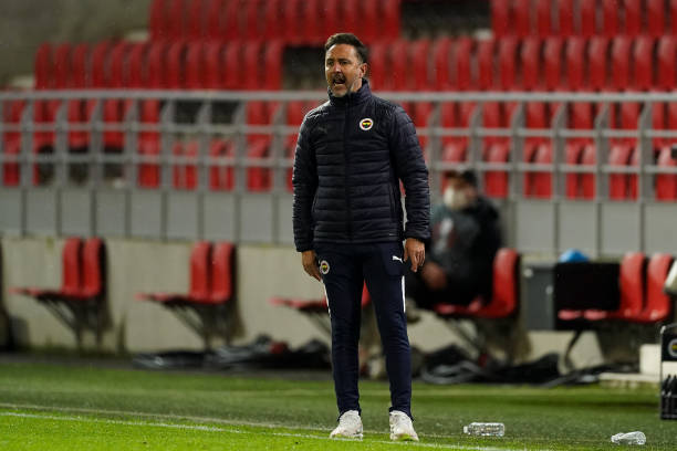 bisportss's tweet photo. 🔥Bİ SPORTS ÖZEL🔥
Fenerbahçe'de Vitor Pereira ile yollar ayrıldı. Yerli adaylar arasında: Şenol Güneş, İsmail Kartal ve Kenan Koçak var. https://t.co/TxelI7JVoT
