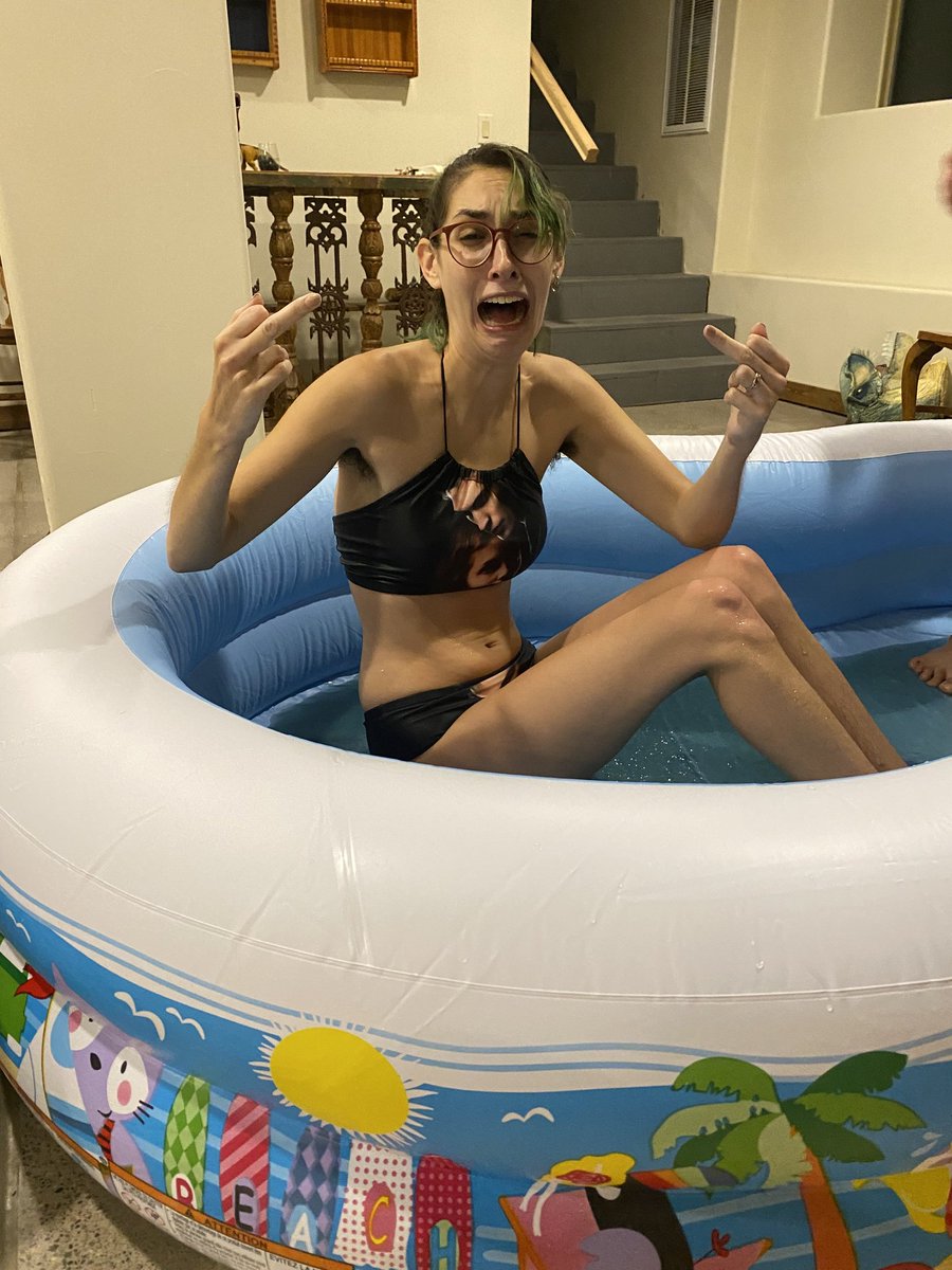 GuiltyCosplay's tweet photo. Start of the year vs now 

2021: the jello was colder than expected 😔 https://t.co/F39fIXv8A1