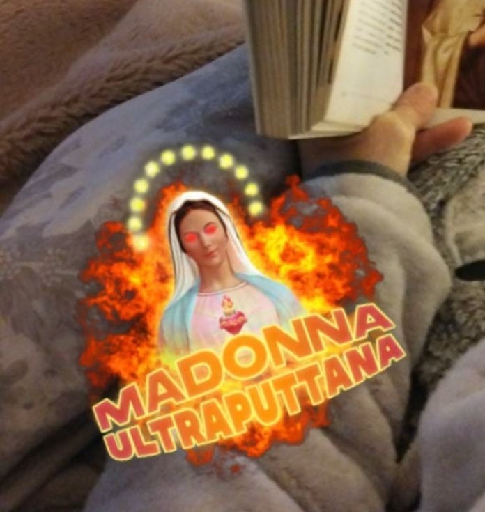 tinassimp's tweet photo. @louixgoldenn per due minuti mi sono chiesta chi fossi, poi ho visto il tuo ultimo tweet con lo sticker della madonna https://t.co/BNRrz4hnSS