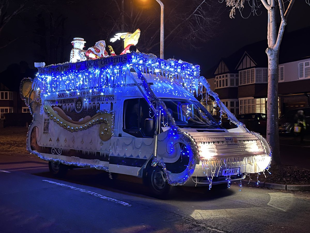 CheamSanta's tweet image. Santa is out in North Cheam Tonight.